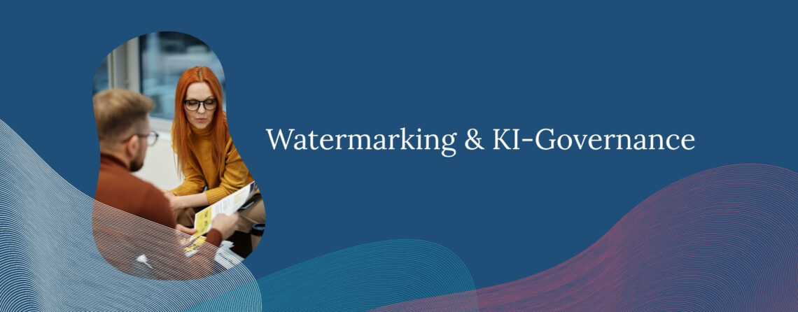 Rothaarige Frau sitzt und lässt sich etwas erklären, Symbolbild für die Beziehung zwischen Auftraggeber und Agent für den Artikel Watermarking und Governance